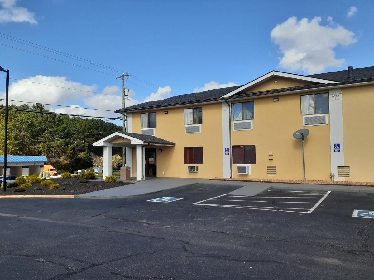Super 8 By Wyndham Farmville Extérieur photo